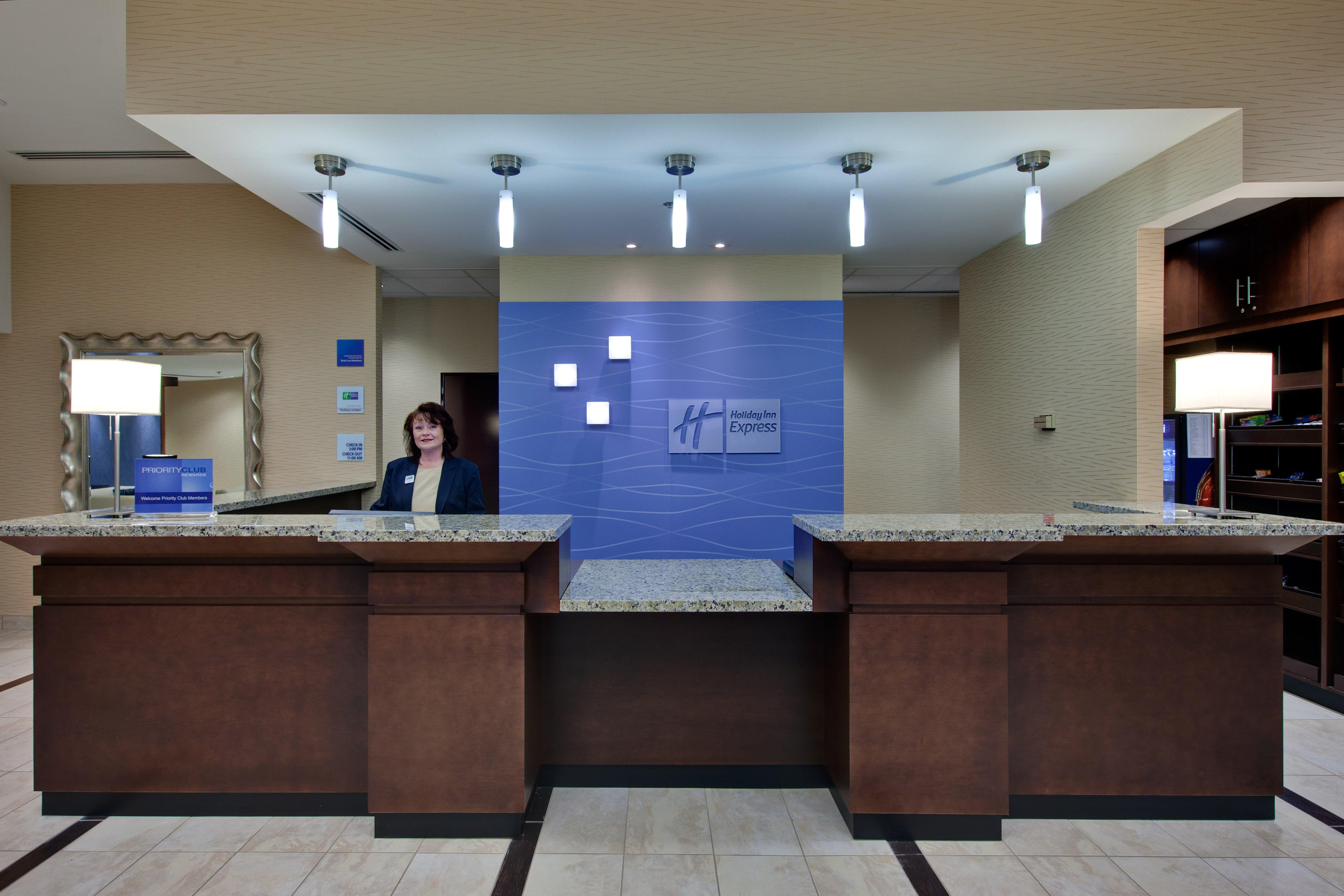 Holiday Inn Express Hotel & Suites Chatham South By Ihg Екстериор снимка