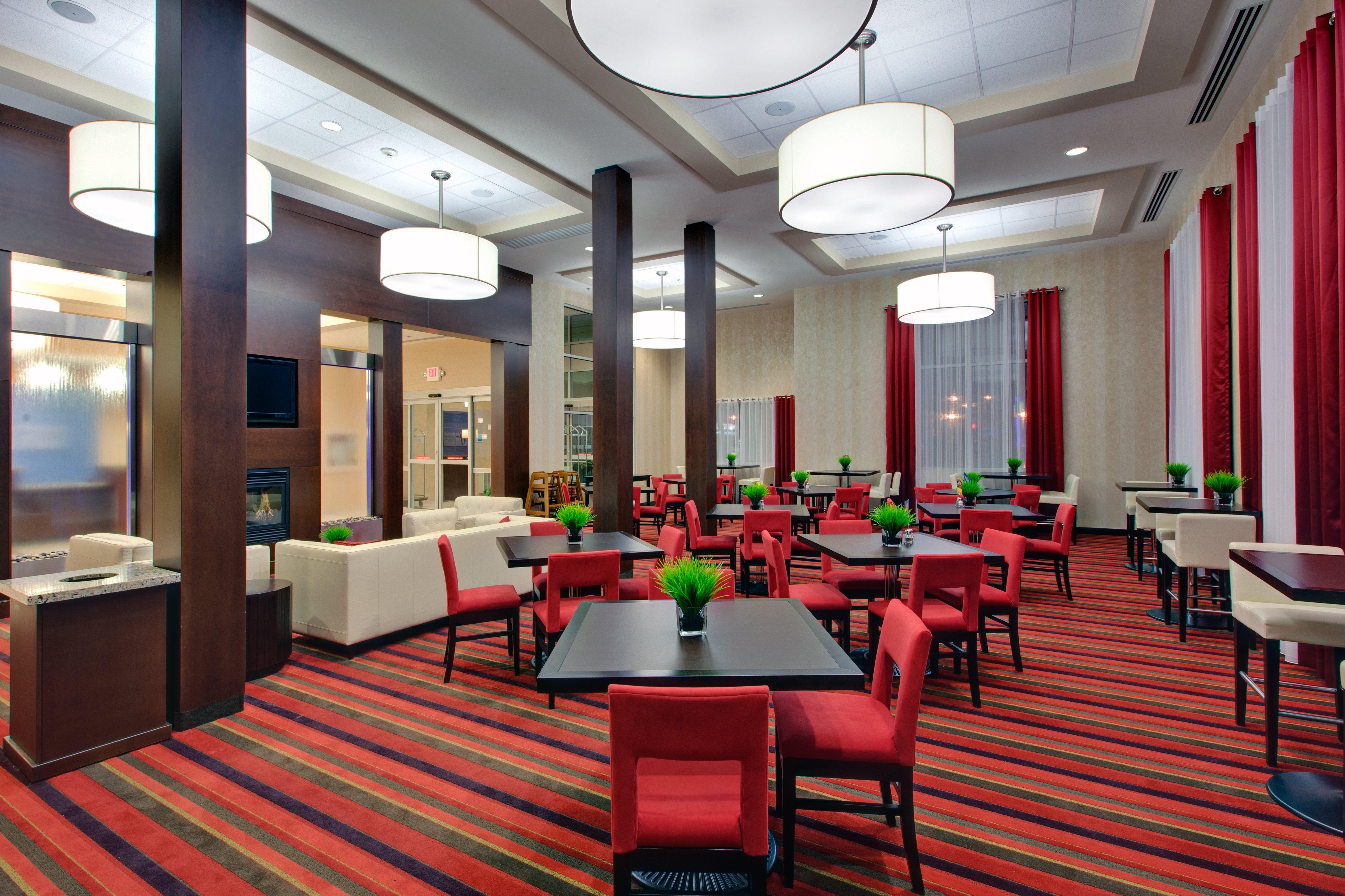 Holiday Inn Express Hotel & Suites Chatham South By Ihg Екстериор снимка