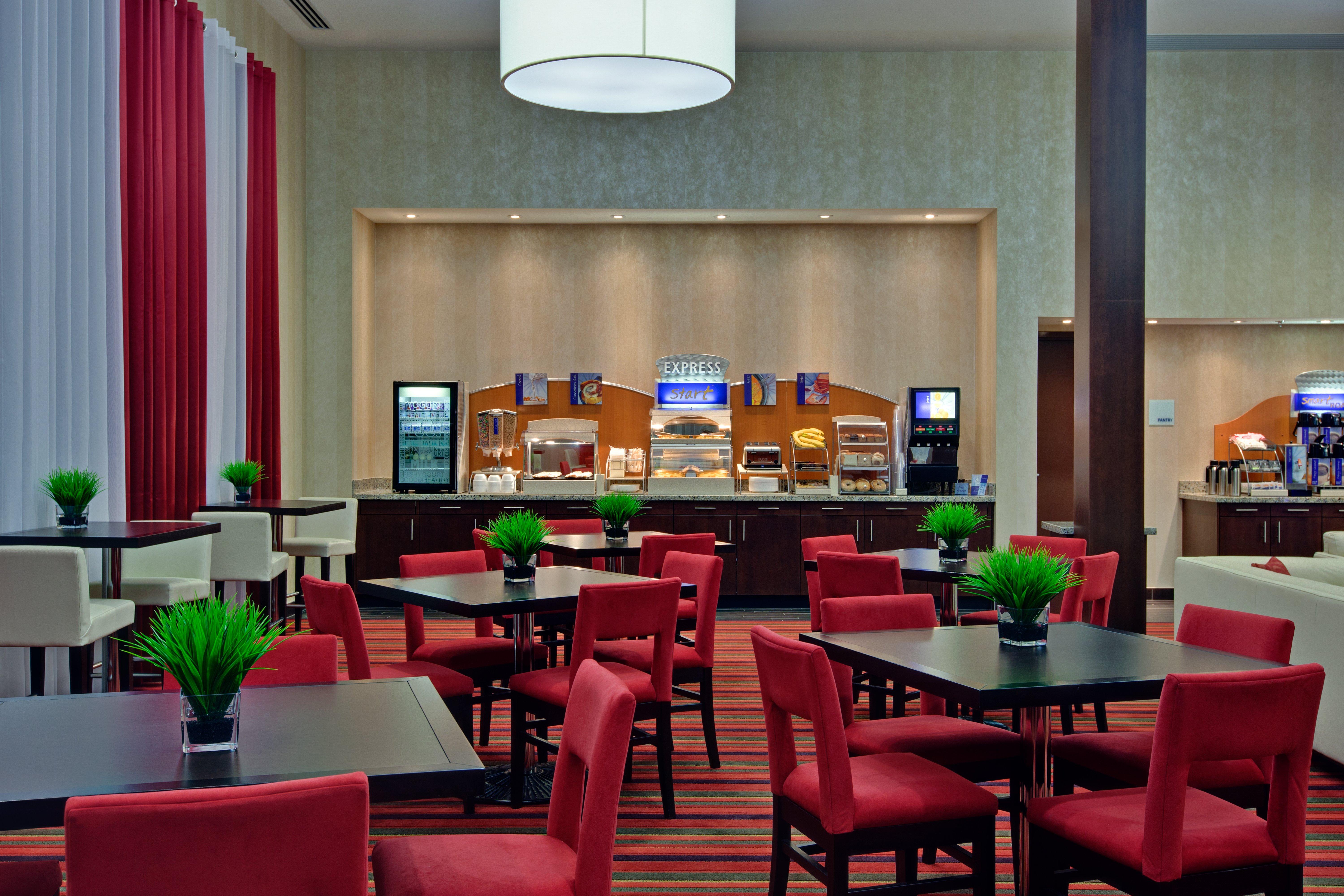 Holiday Inn Express Hotel & Suites Chatham South By Ihg Екстериор снимка