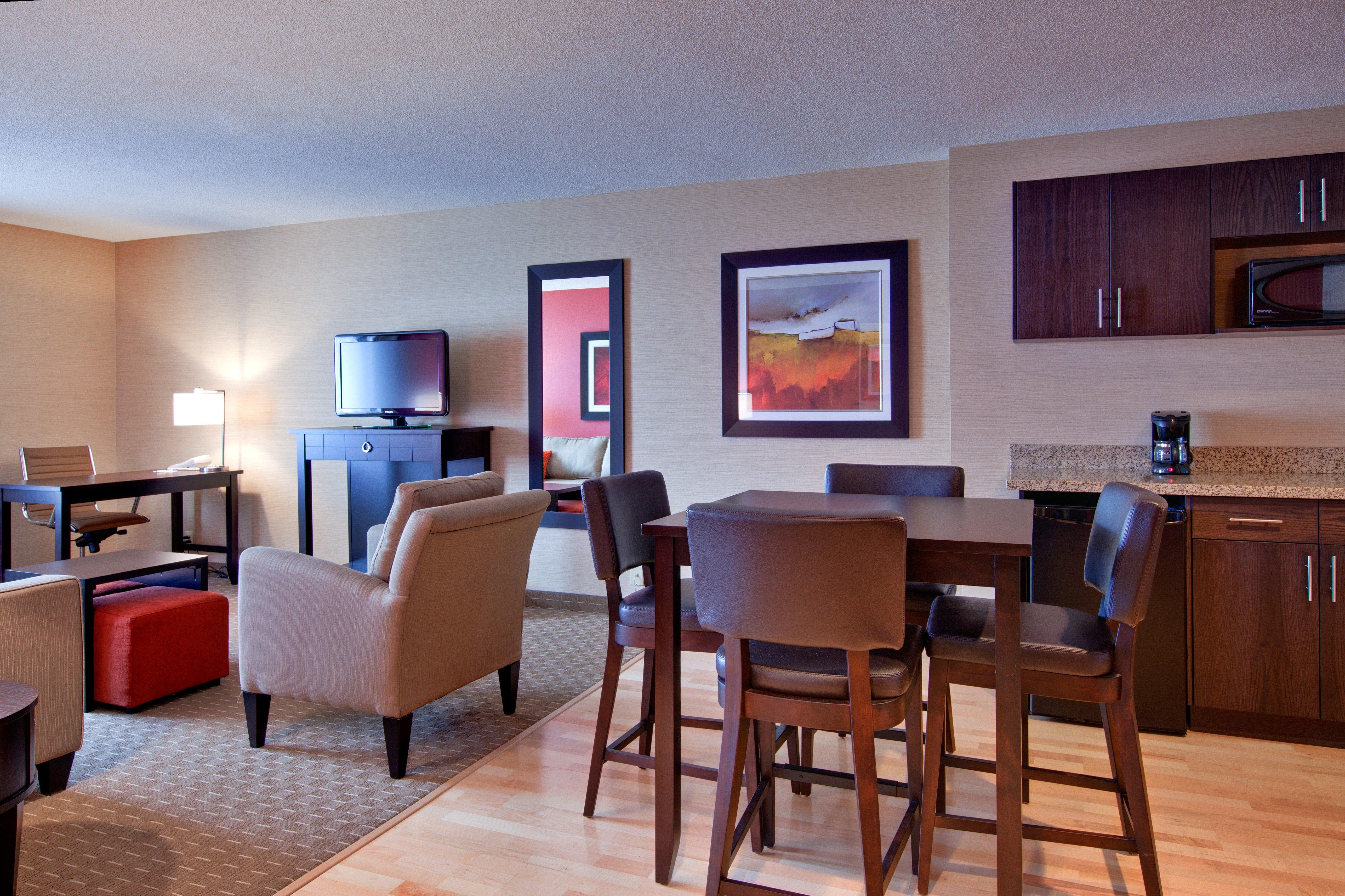 Holiday Inn Express Hotel & Suites Chatham South By Ihg Екстериор снимка