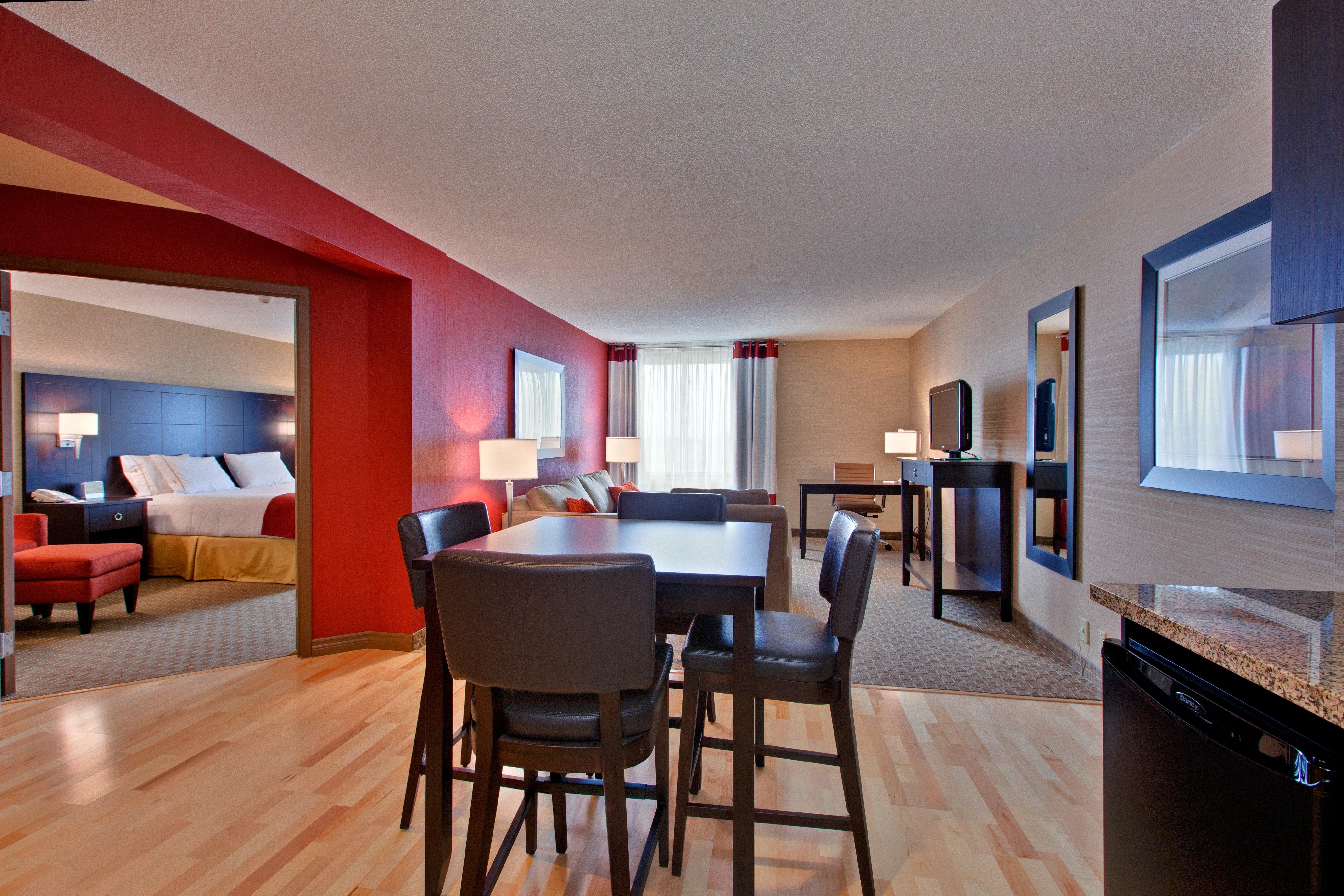 Holiday Inn Express Hotel & Suites Chatham South By Ihg Екстериор снимка