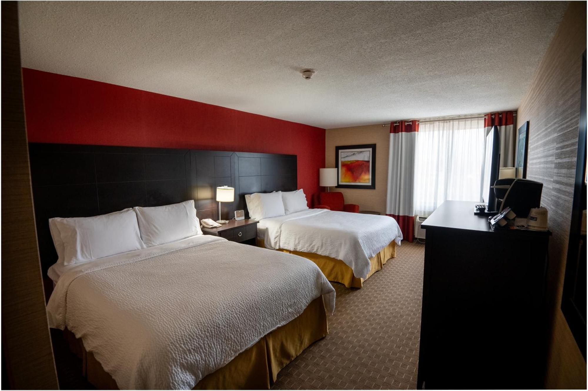 Holiday Inn Express Hotel & Suites Chatham South By Ihg Екстериор снимка