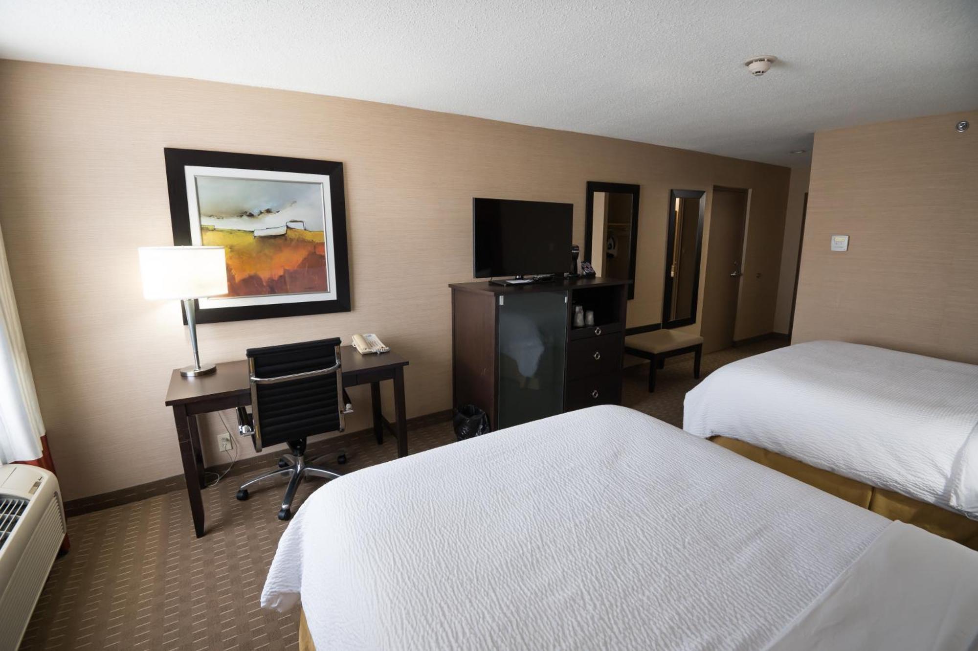 Holiday Inn Express Hotel & Suites Chatham South By Ihg Екстериор снимка