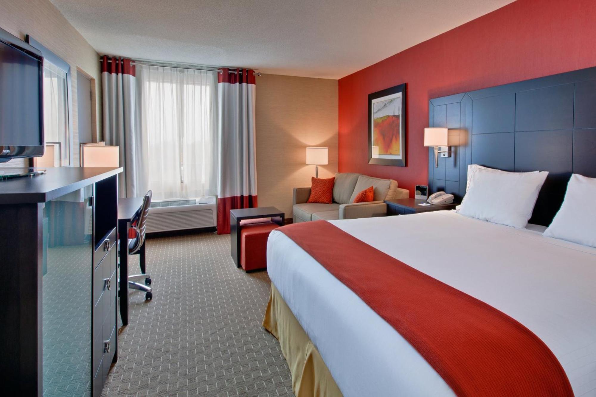 Holiday Inn Express Hotel & Suites Chatham South By Ihg Екстериор снимка