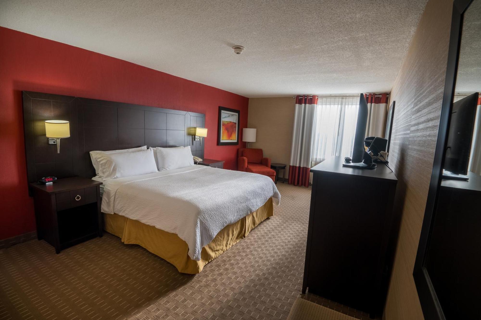 Holiday Inn Express Hotel & Suites Chatham South By Ihg Екстериор снимка