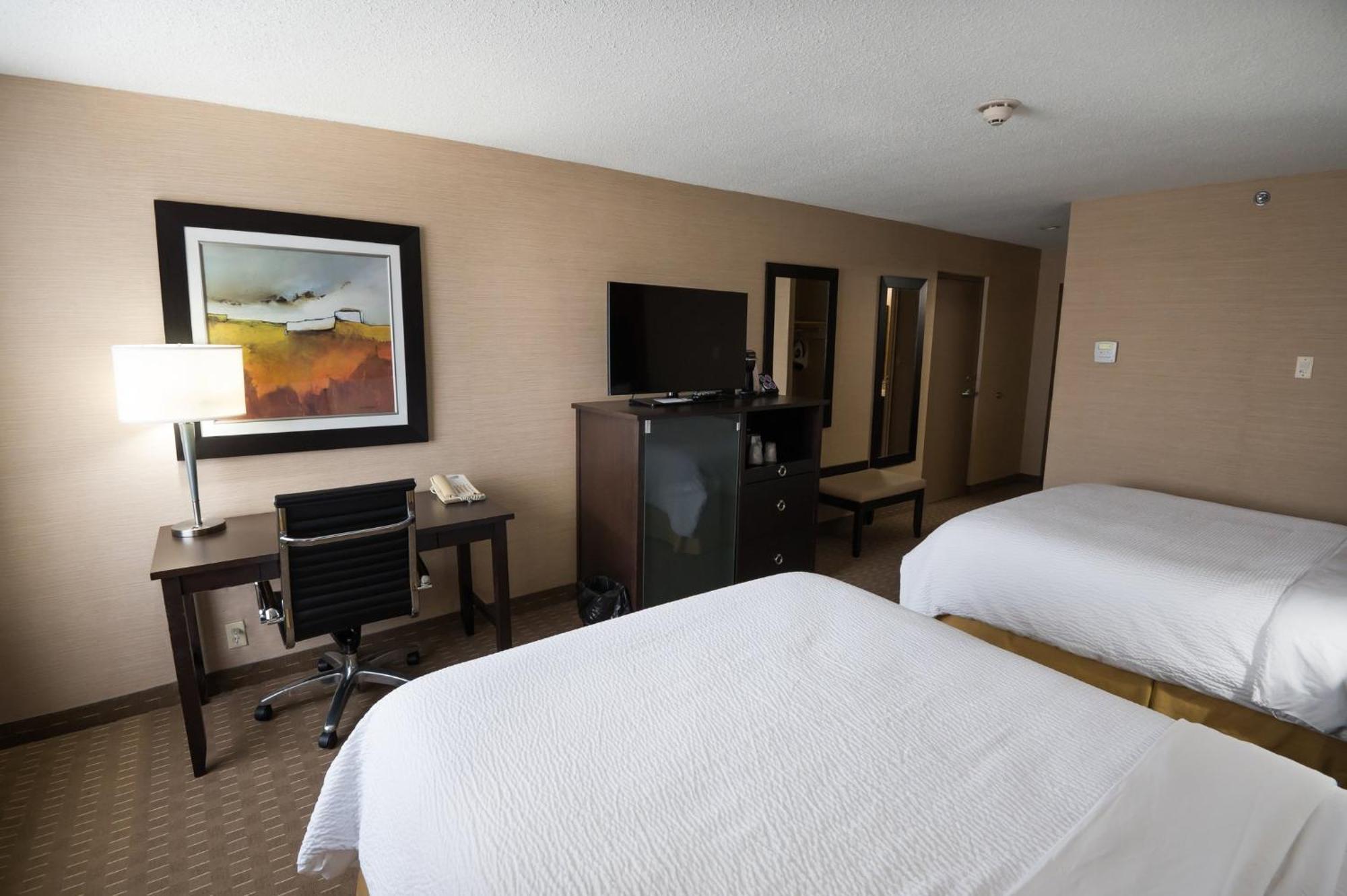 Holiday Inn Express Hotel & Suites Chatham South By Ihg Екстериор снимка