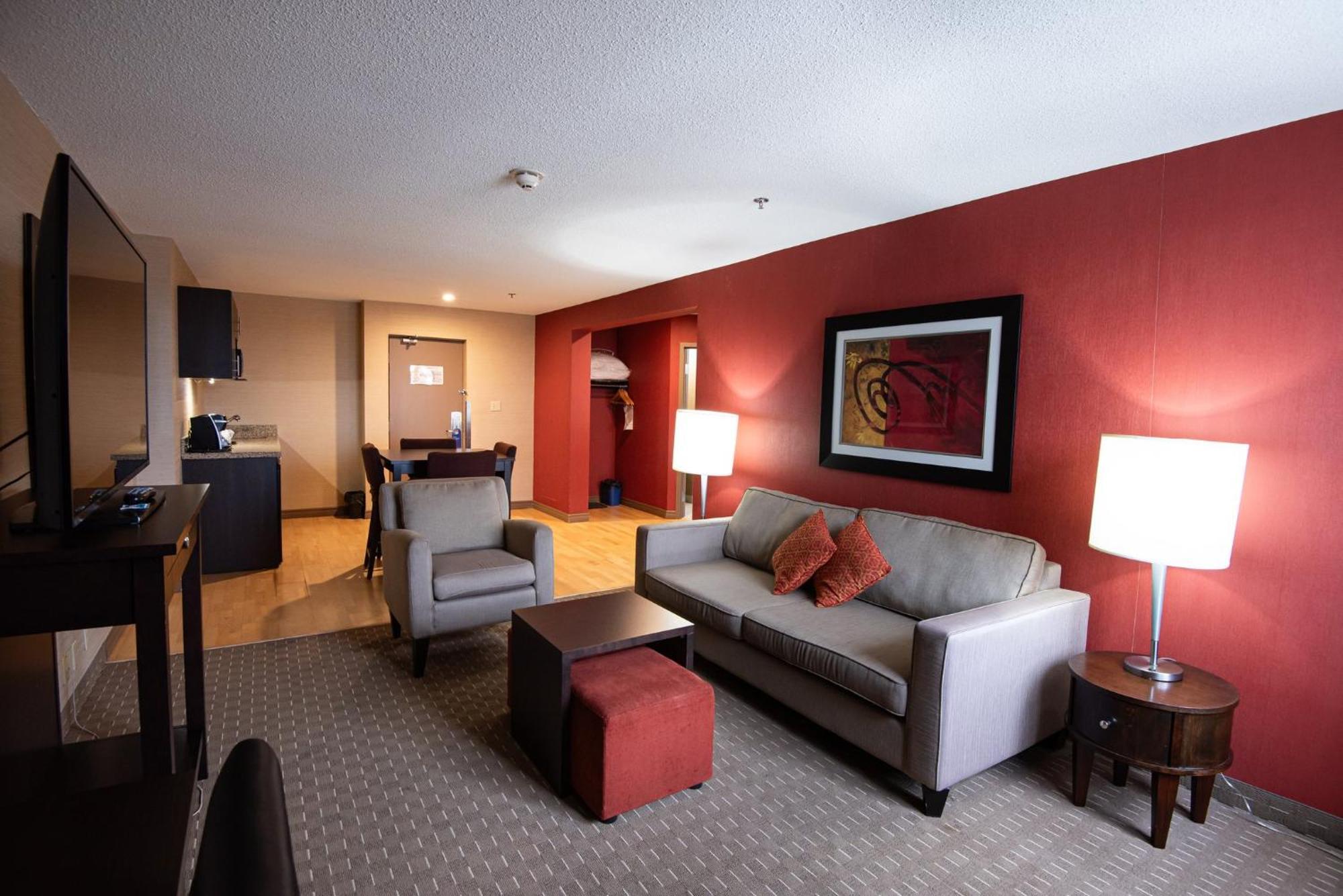 Holiday Inn Express Hotel & Suites Chatham South By Ihg Екстериор снимка