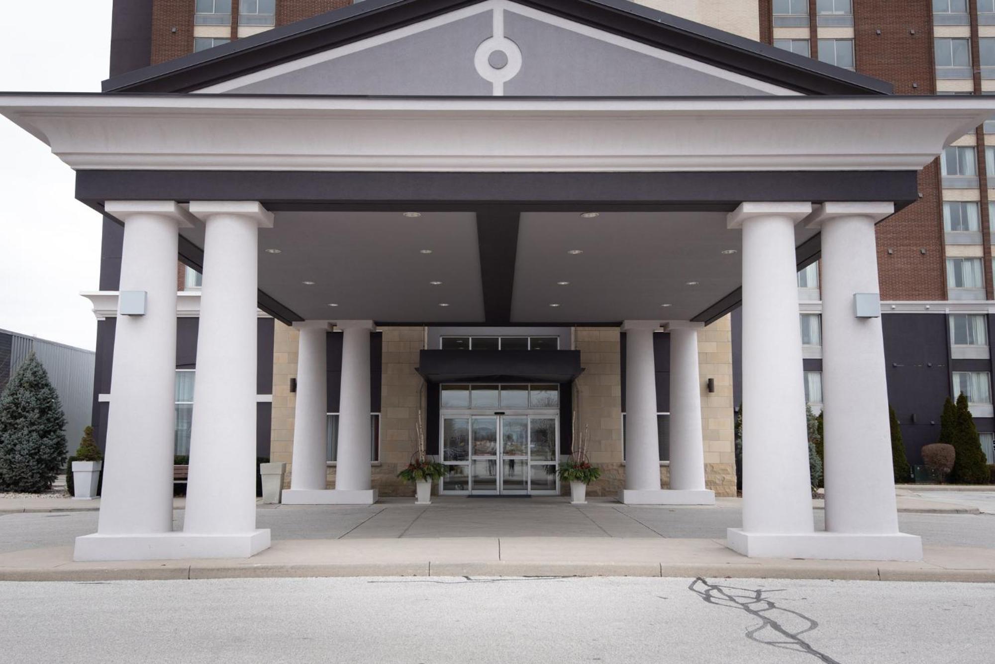Holiday Inn Express Hotel & Suites Chatham South By Ihg Екстериор снимка