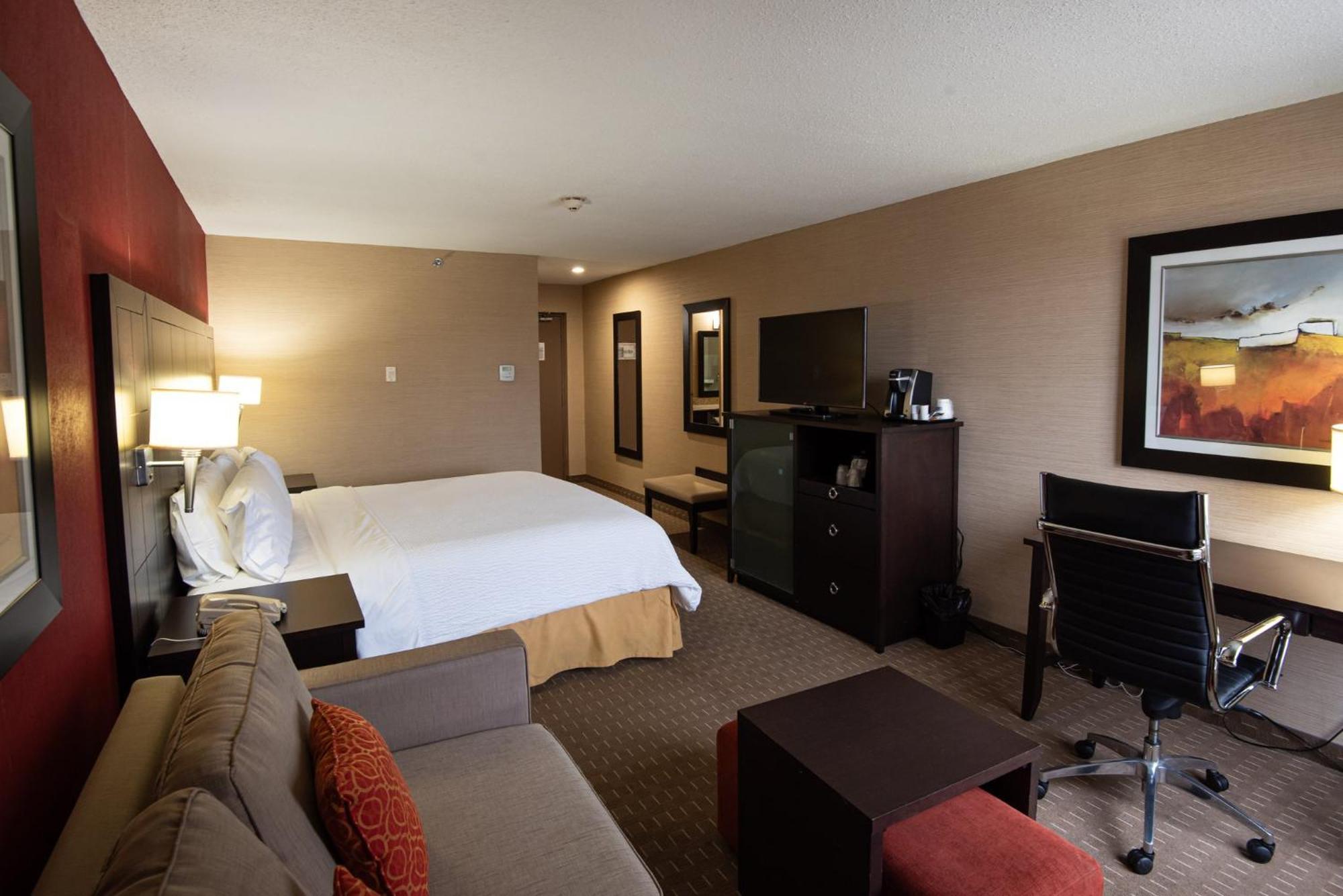 Holiday Inn Express Hotel & Suites Chatham South By Ihg Екстериор снимка