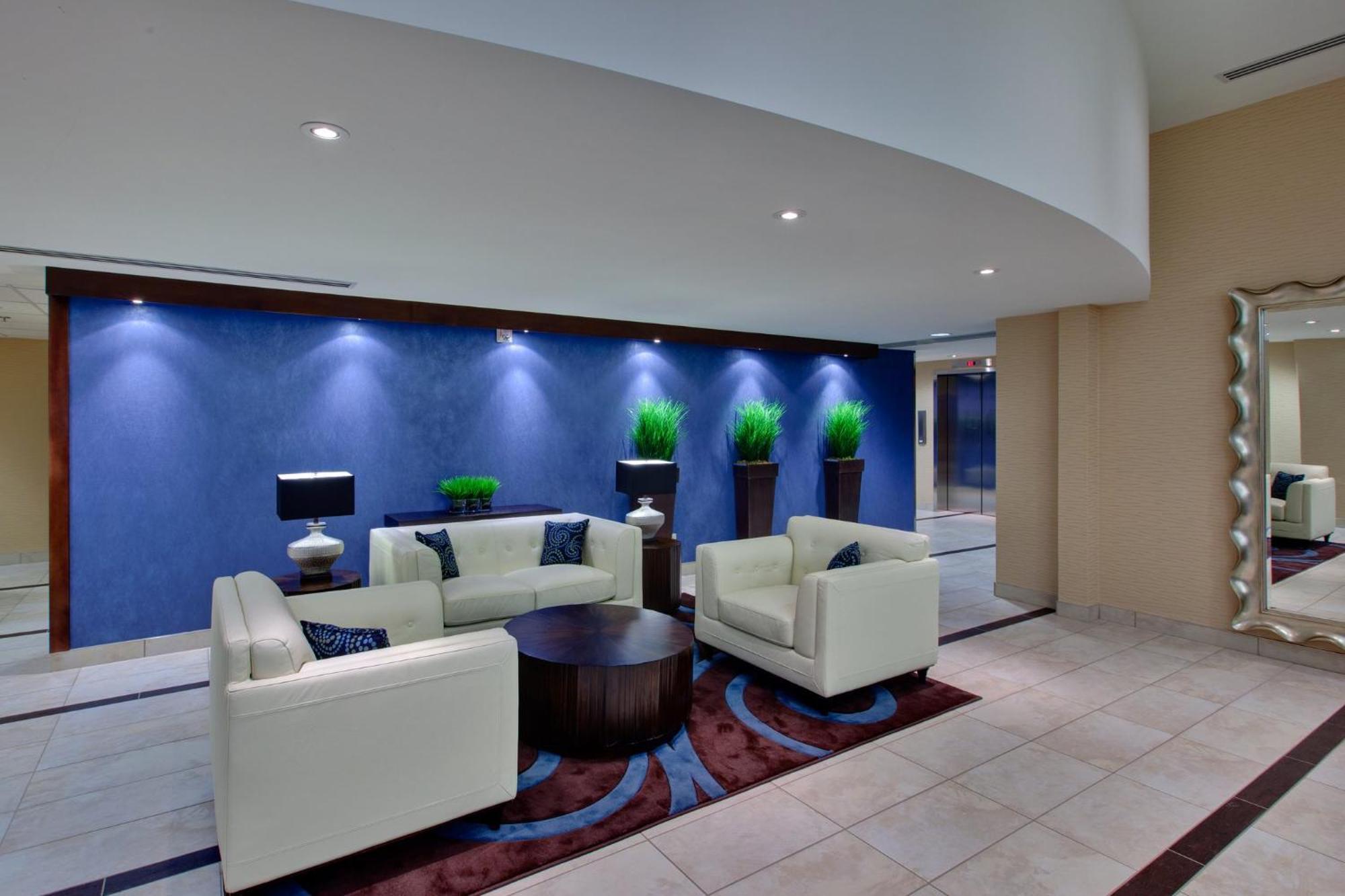 Holiday Inn Express Hotel & Suites Chatham South By Ihg Екстериор снимка