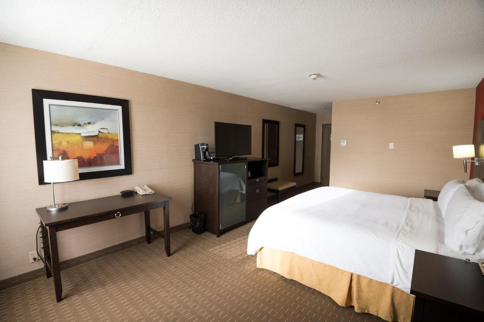 Holiday Inn Express Hotel & Suites Chatham South By Ihg Екстериор снимка
