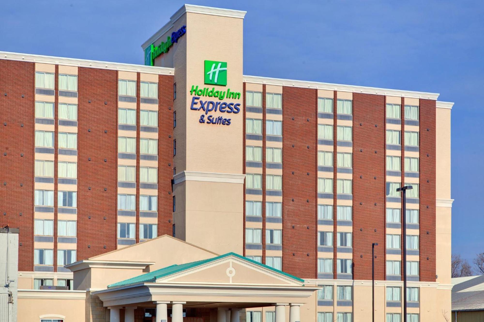Holiday Inn Express Hotel & Suites Chatham South By Ihg Екстериор снимка