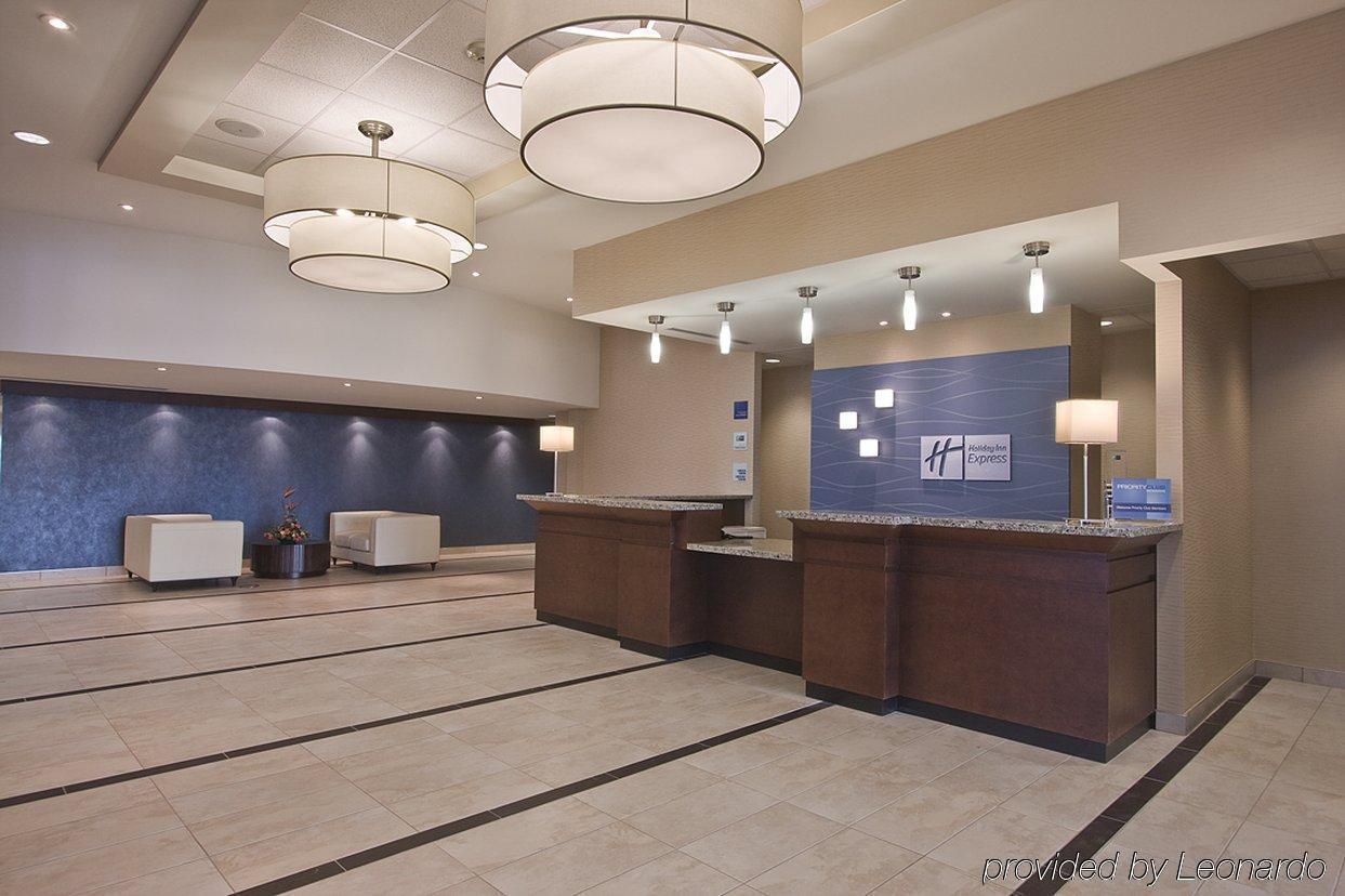 Holiday Inn Express Hotel & Suites Chatham South By Ihg Интериор снимка