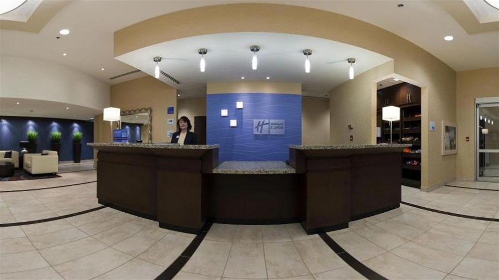 Holiday Inn Express Hotel & Suites Chatham South By Ihg Интериор снимка