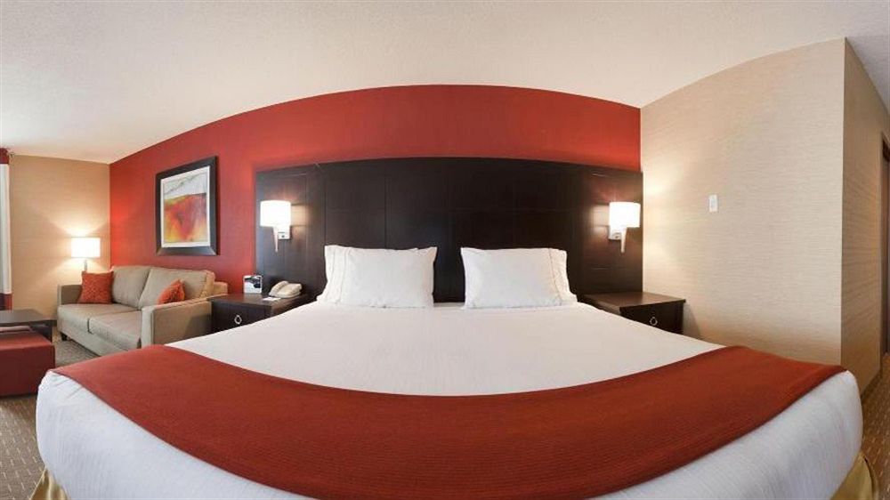 Holiday Inn Express Hotel & Suites Chatham South By Ihg Екстериор снимка