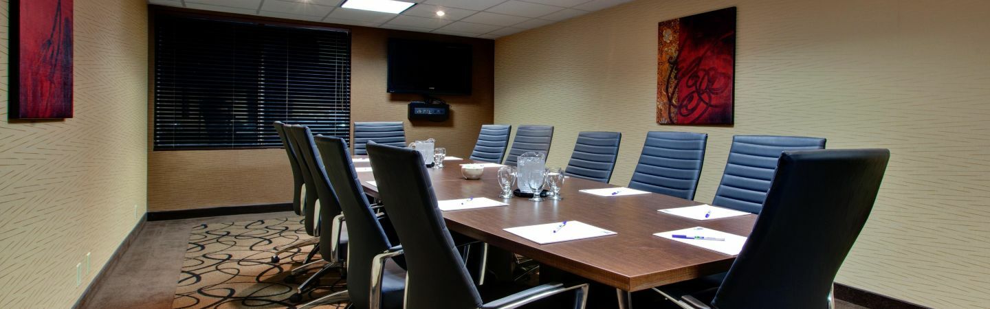 Holiday Inn Express Hotel & Suites Chatham South By Ihg Екстериор снимка